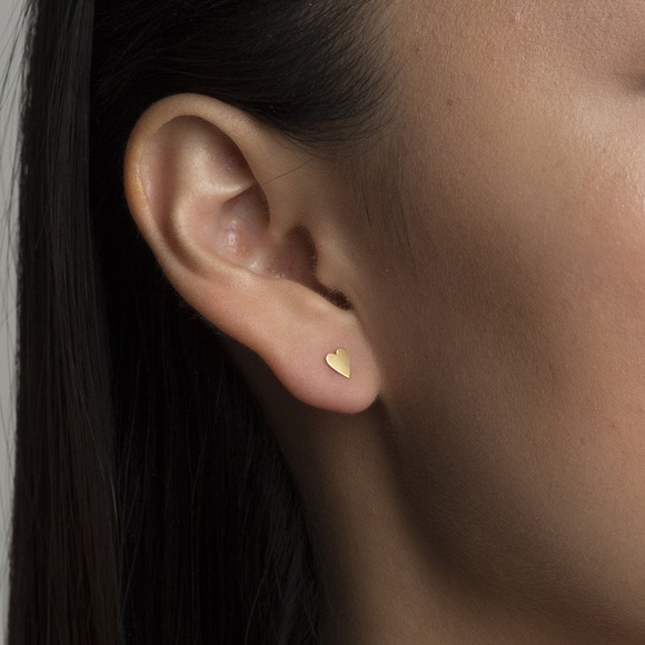 🤍💛 Kara Yoo Heart Earrings (2 pairs) - Picture 3 of 4